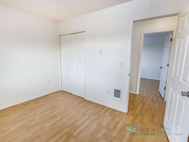 Building Photo - 849 1st Ave