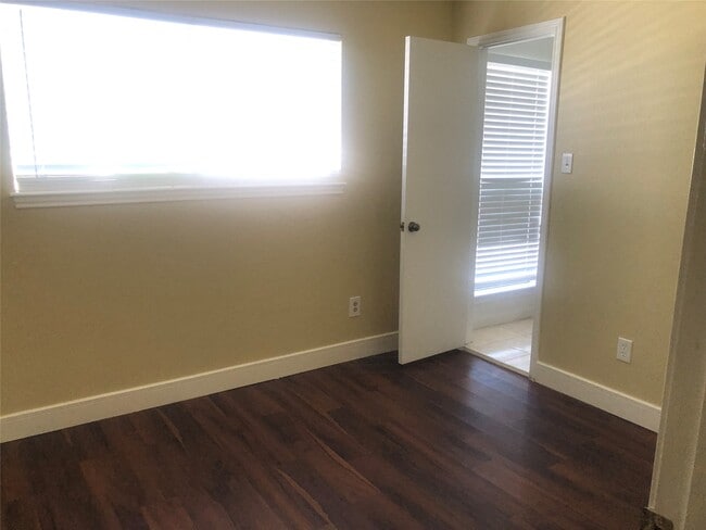 Building Photo - 9308 Westwood Village Dr