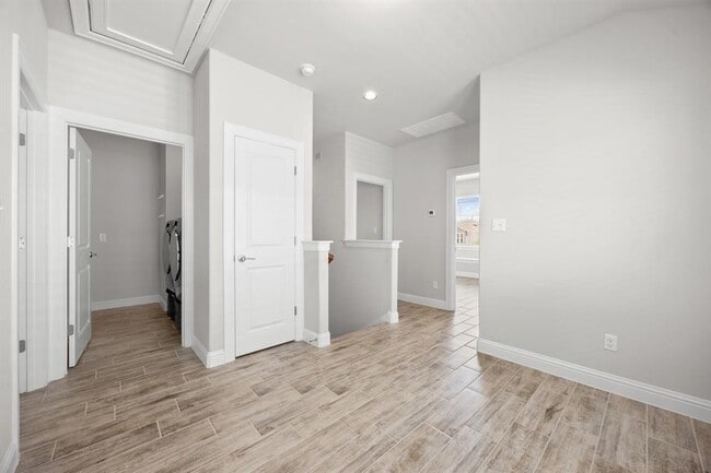 Building Photo - 173 Riverhill Dr
