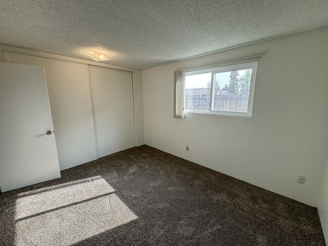 Building Photo - ANNETTE372-374