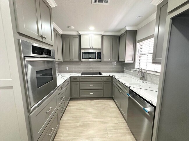 Building Photo - Fully Remodeled 3 Bedroom 2 Bathroom For Rent