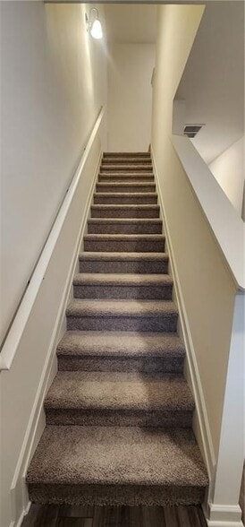 Building Photo - 303 Hynes Dr