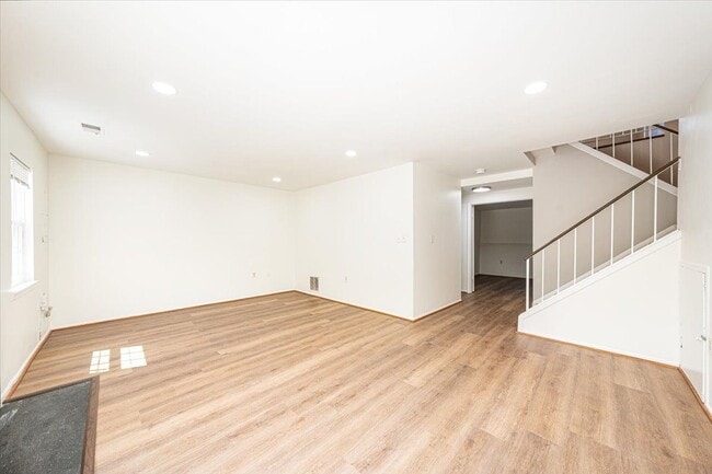 Building Photo - 151 Lazy Hollow Dr