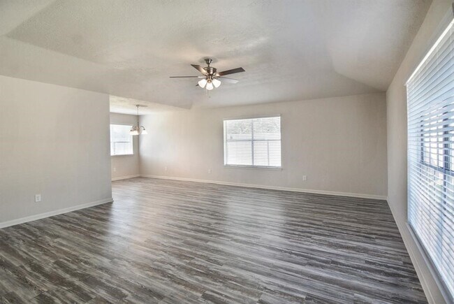 Building Photo - 4615 Roserock Ln