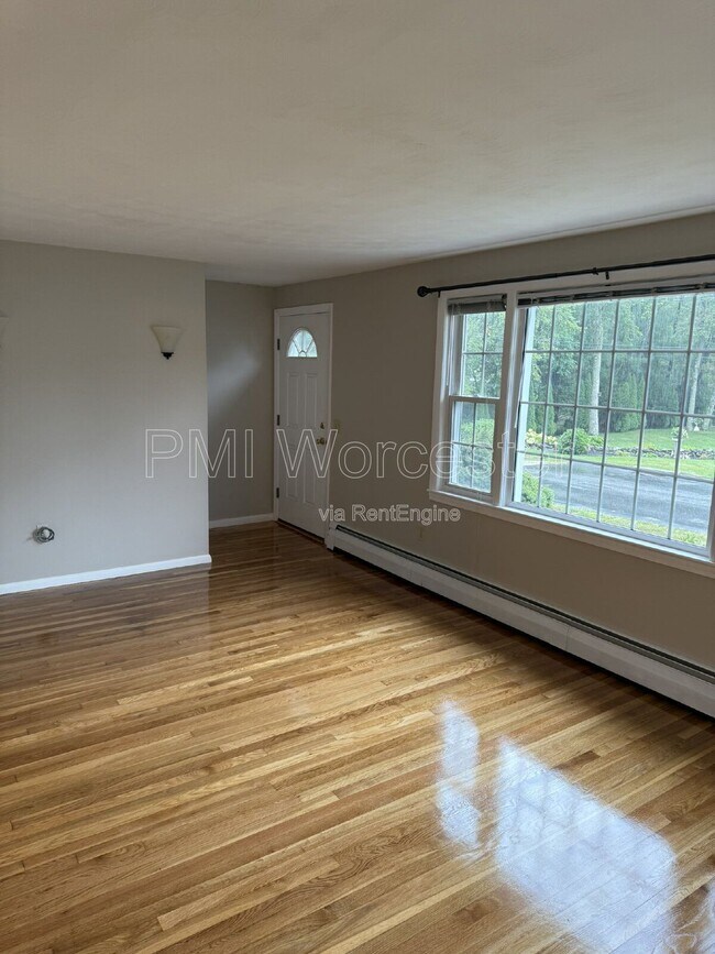 Building Photo - 25 Pond View Dr