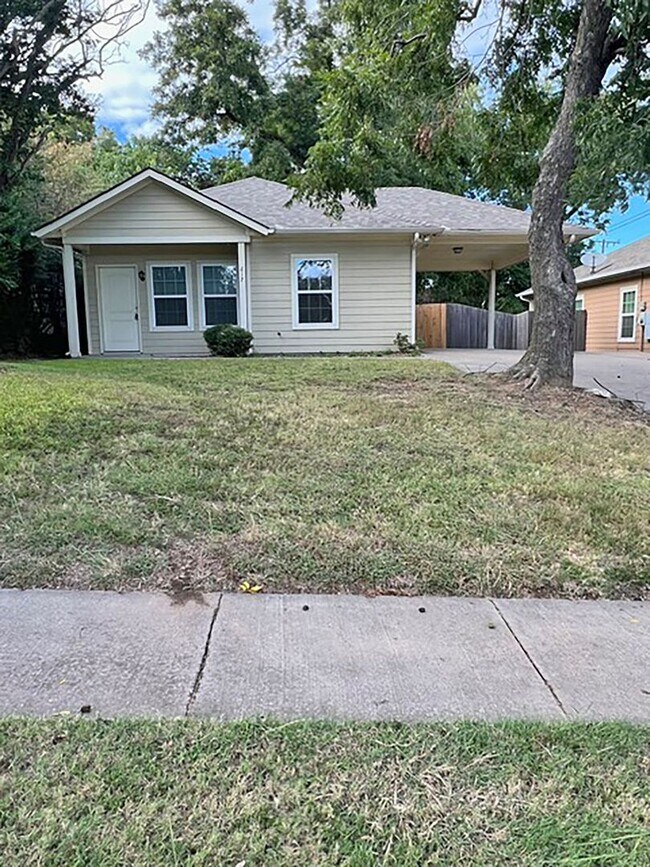 Building Photo - Nice 3 Bdrm 2 Bath Home in Sherman Texas