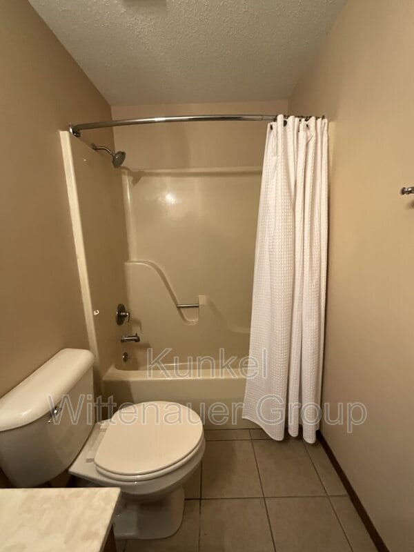 Building Photo - 9 Old Orchard Ln