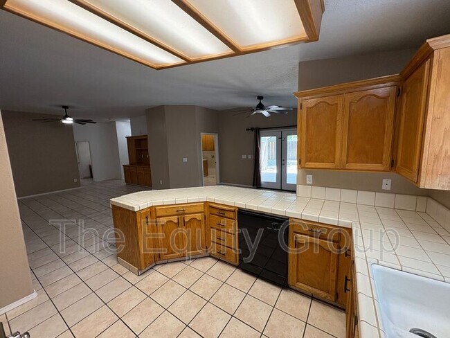 Building Photo - 1040 N Sumter Ct