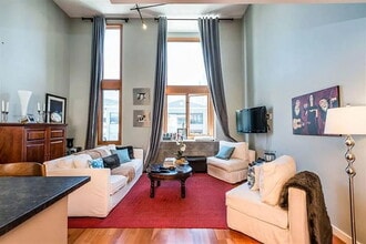 Building Photo - "Charming 1-Bedroom Oasis in the Heart of San Francisco!"