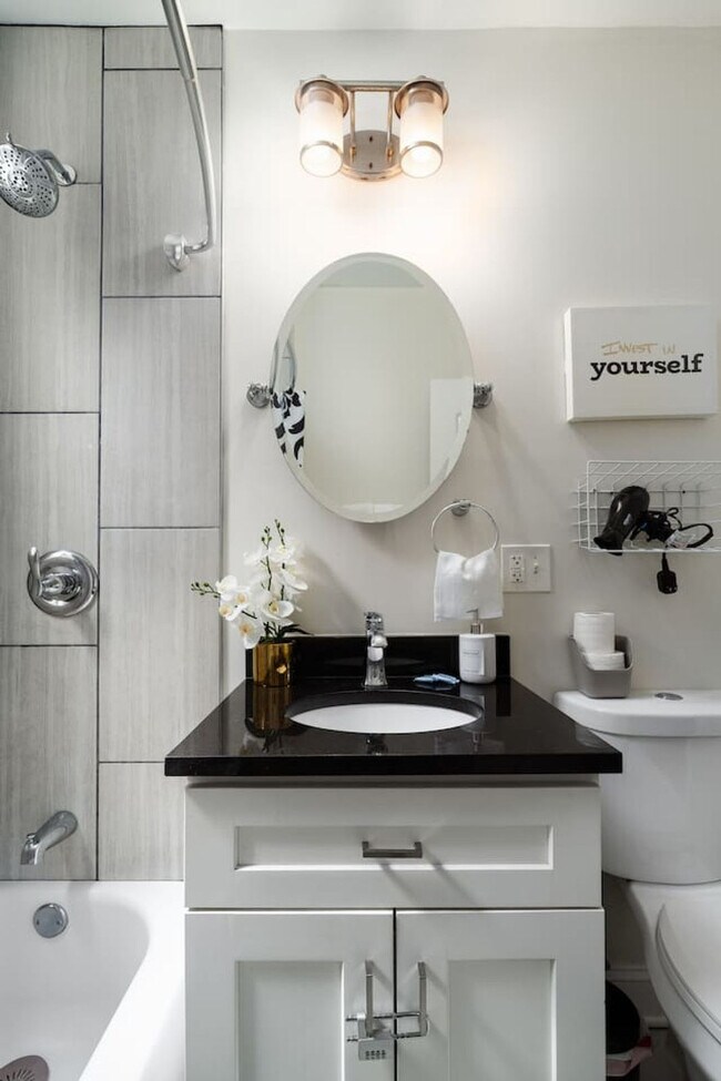 Building Photo - 2721 W Congress Pkwy