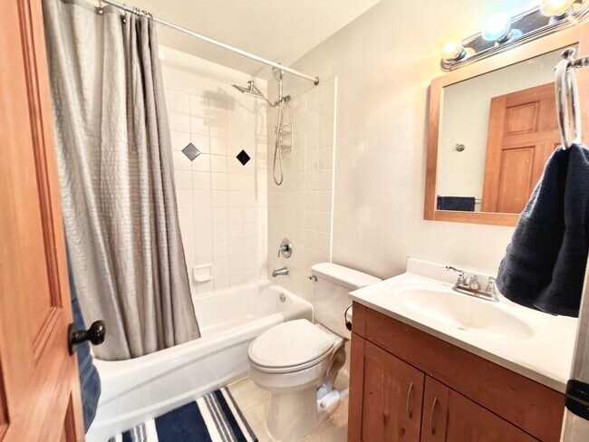 Building Photo - Charming Everett Home with Spacious Backyard, Garage, and Bonus Flex Spaces