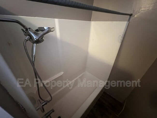 Building Photo - 123 Walter St NE