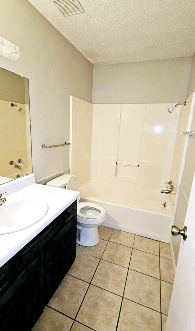 Building Photo - 140 Gerald St