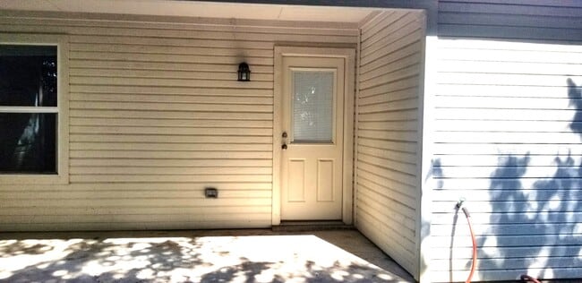 Building Photo - 4606 Waterfall Dr