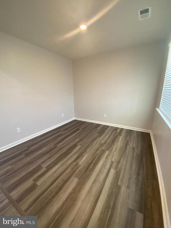 Building Photo - 214 Gumspring Dr