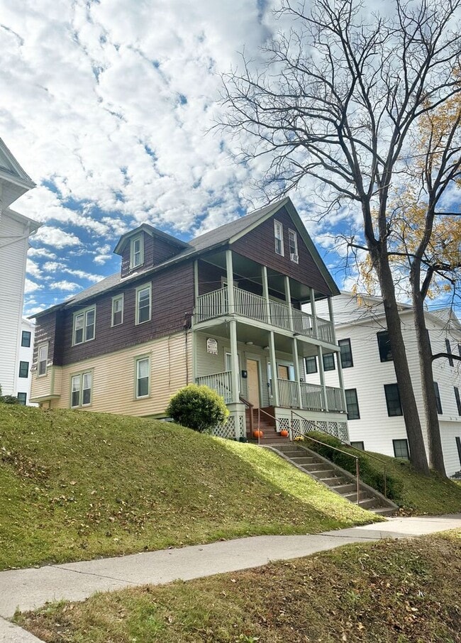 Building Photo - 1020 Madison St