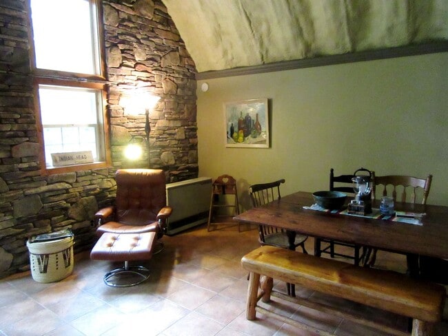 Building Photo - Furnished Home on Spoon Lake