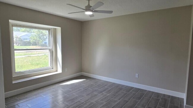 Building Photo - 647 Sagamore Dr