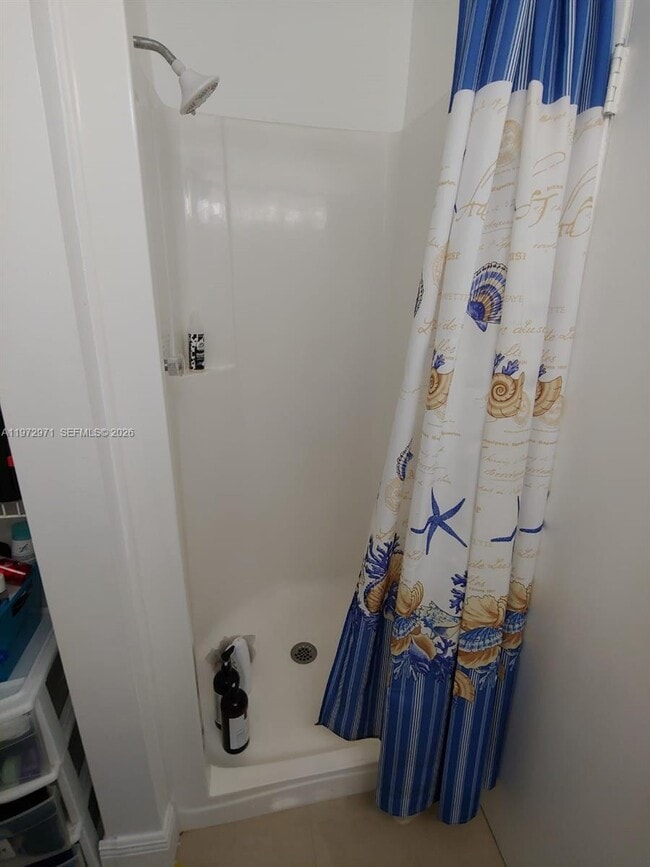 Building Photo - 690 W Park Dr