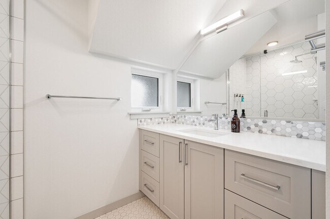 Building Photo - 4806 Dayton Ave N