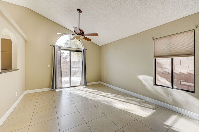 Building Photo - 3 bedroom single story in Henderson!