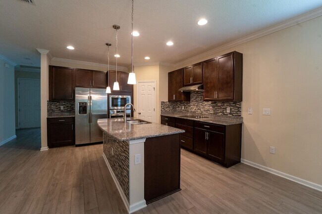 Building Photo - 543 Aventurine Ave