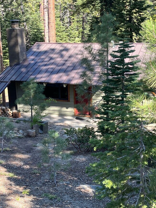 Building Photo - LONG-TERM RENTAL: Excellent Location with Private Beach Access!