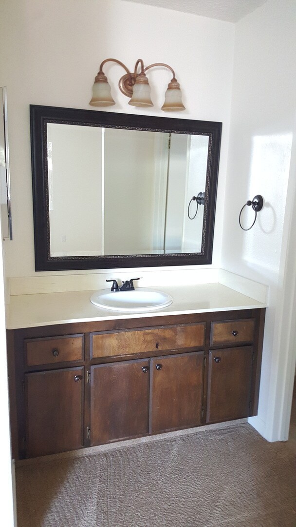 Building Photo - South Natomas One Story Great Location 4 b...