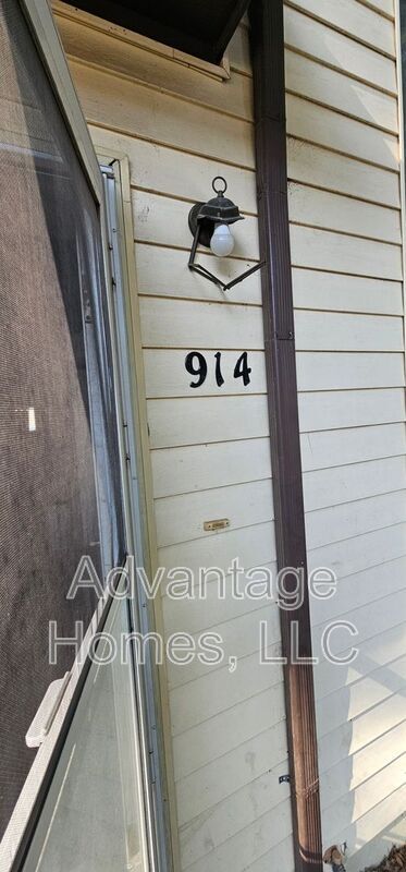 Building Photo - 914 N 70th St