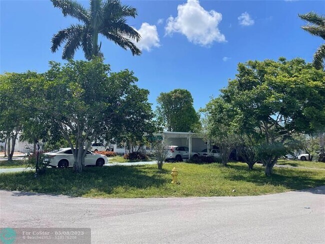 Building Photo - 5600 Lagoon Dr