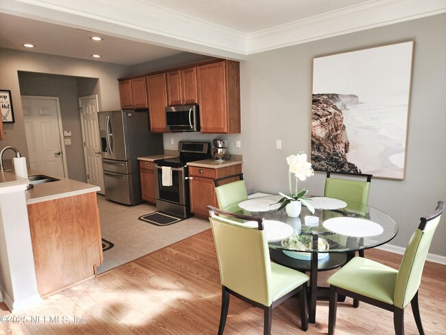 Building Photo - 3857 Lionheart Dr