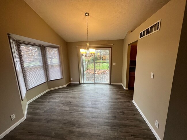 Building Photo - Charming 3-bedroom, 2-bathroom