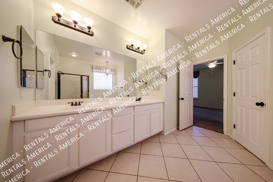 Building Photo - 30984 N Obsidian Dr