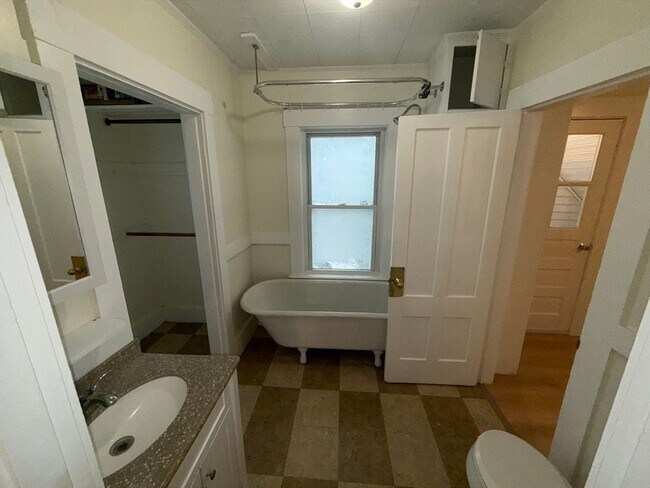 Building Photo - 36 2nd St