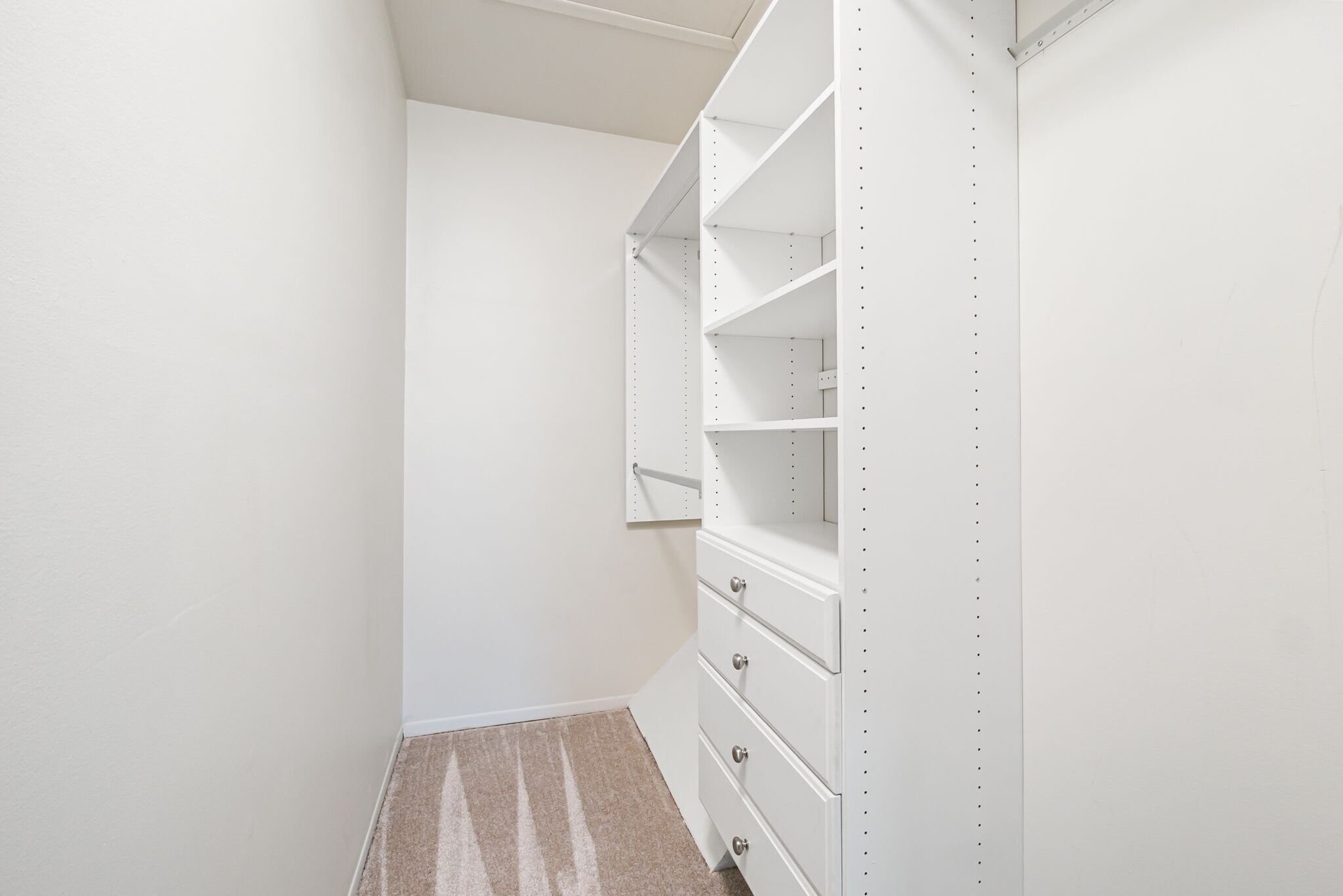 Building Photo - 38887 Country Cir