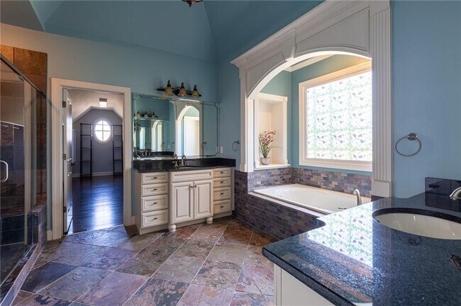 Building Photo - 2360 Manor Creek Ct