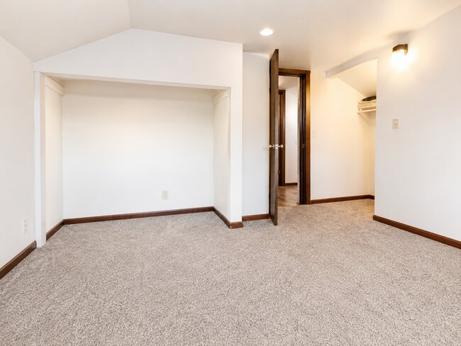 Building Photo - Updated 2BR Upper Duplex with Private Deck | Cross Plains