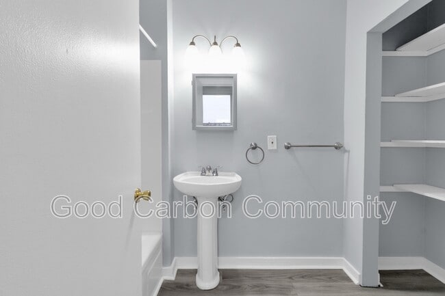 Building Photo - 131 Allen St