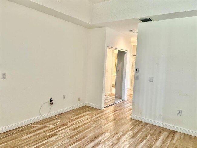 Building Photo - 7932 Exeter Cir W