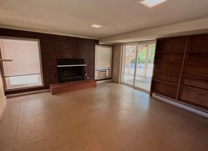 Building Photo - 1 Bedroom, 1 Bathroom Apartment in Reidsville!