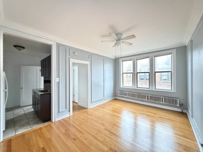 Building Photo - 1371 W Estes Ave