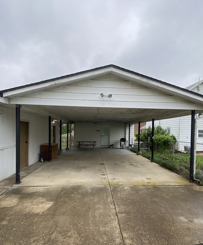 Building Photo - Riverview