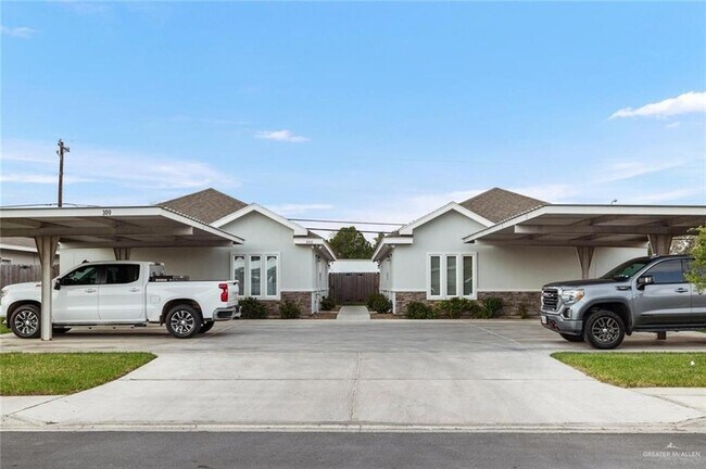 Primary Photo - 308 S Retama Ln