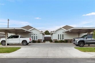 Building Photo - 308 S Retama Ln