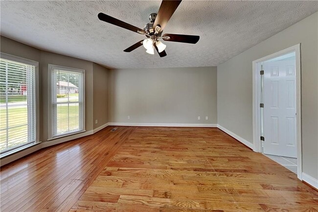 Building Photo - 2200 Hamstead Ct