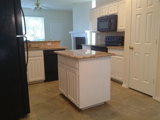 Building Photo - 2113 Amherst Dr