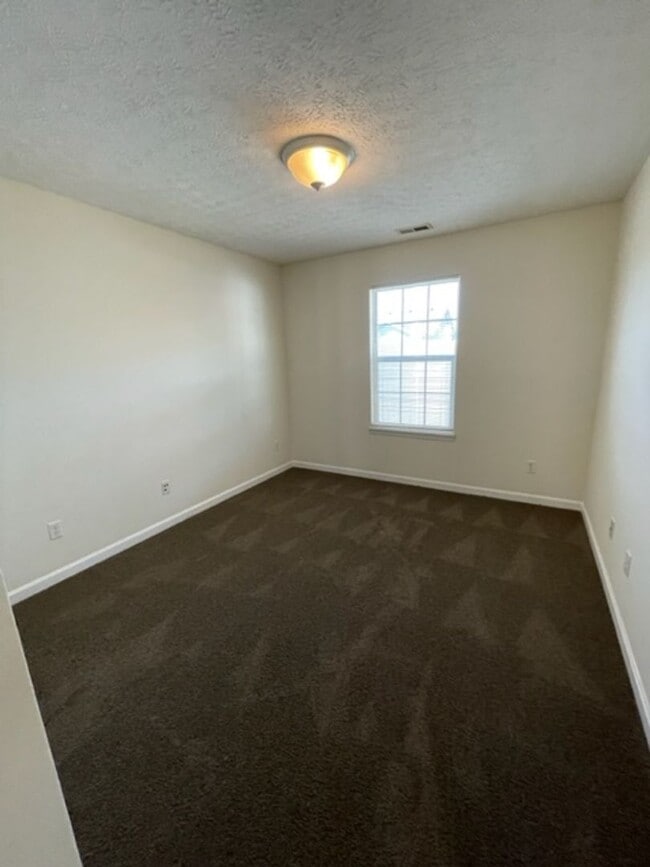 Building Photo - 216 Applewood Ln