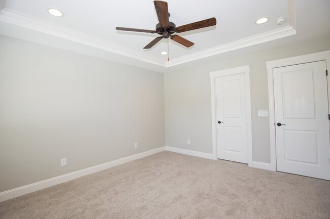 Building Photo - "Luxurious 3-Bed Townhouse with Granite Countertops on Juniper Lake Road!"