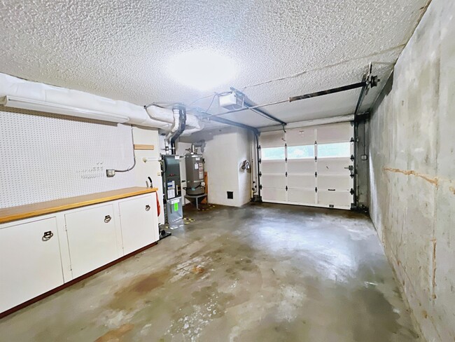 Building Photo - 3385 SE 10th Ave