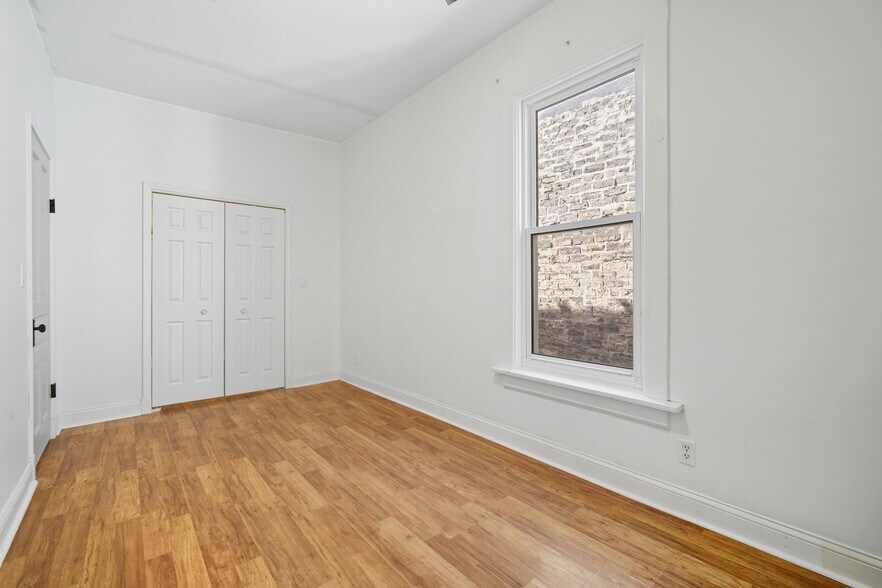Building Photo - 2609 W Iowa St